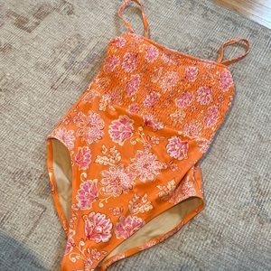 Old Navy ruched one piece bathing suit